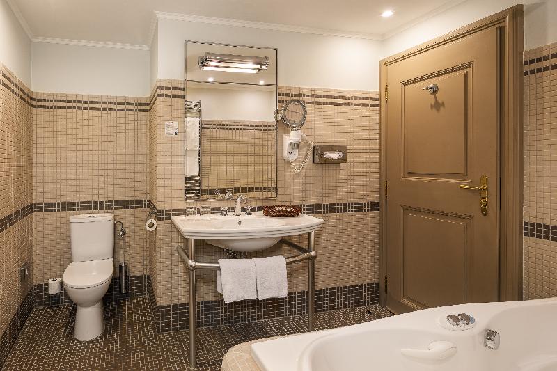 Iron Gate Hotel & Suites Prague by BHG - Oda