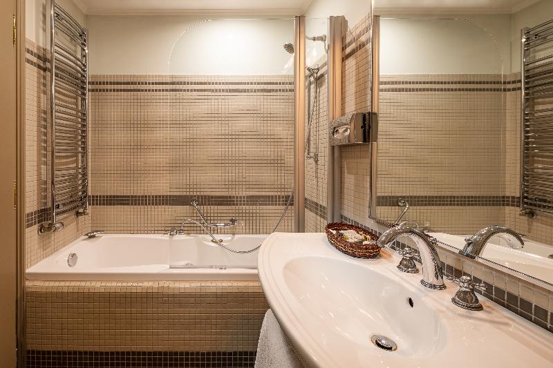 Iron Gate Hotel & Suites Prague by BHG - Oda
