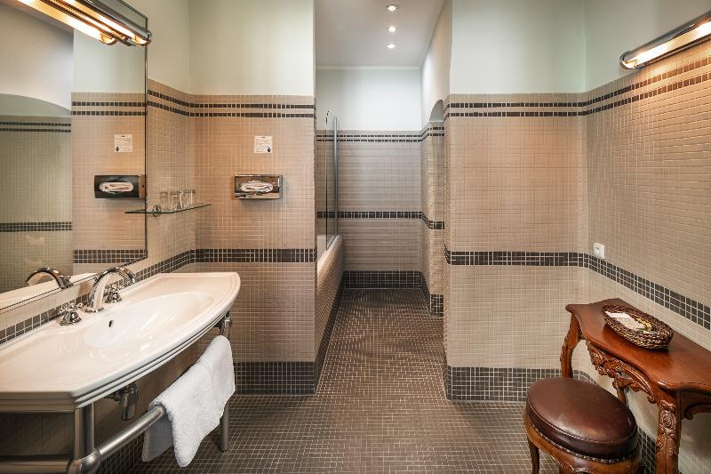 Iron Gate Hotel & Suites Prague by BHG - Oda
