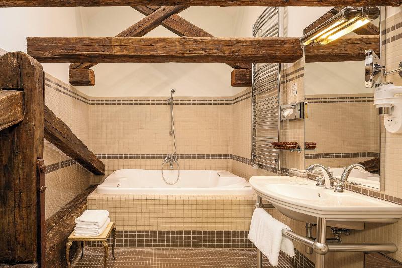 Iron Gate Hotel & Suites Prague by BHG - Oda