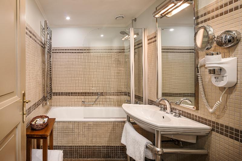 Iron Gate Hotel & Suites Prague by BHG - Oda