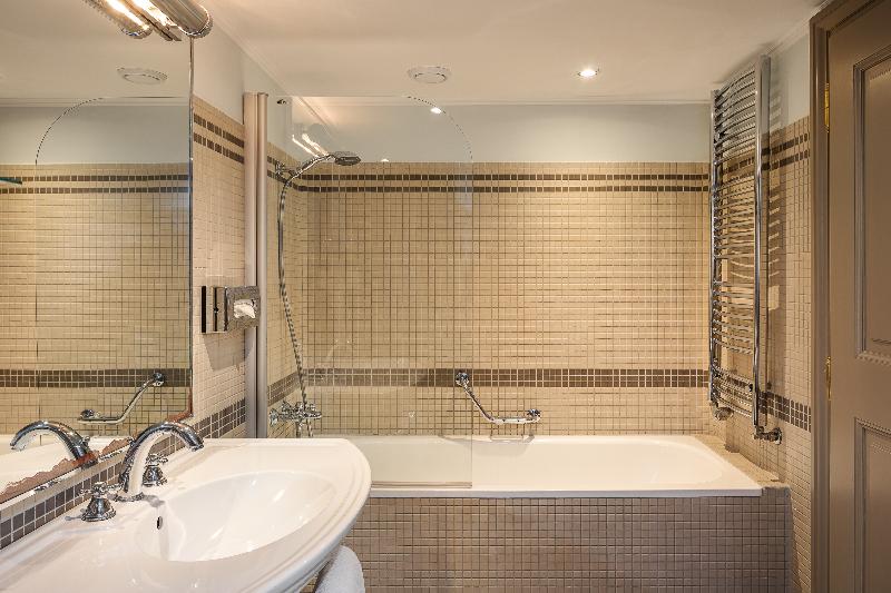 Iron Gate Hotel & Suites Prague by BHG - Oda