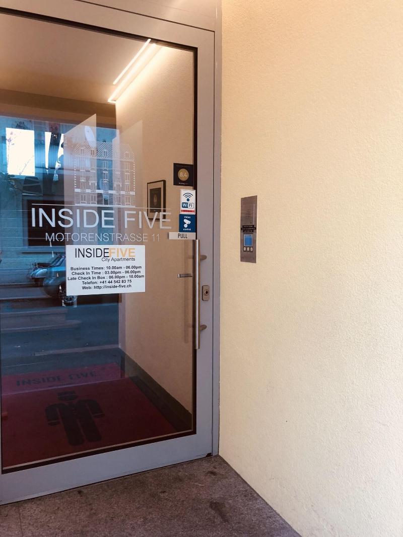 Inside Five City Apartments - Genel
