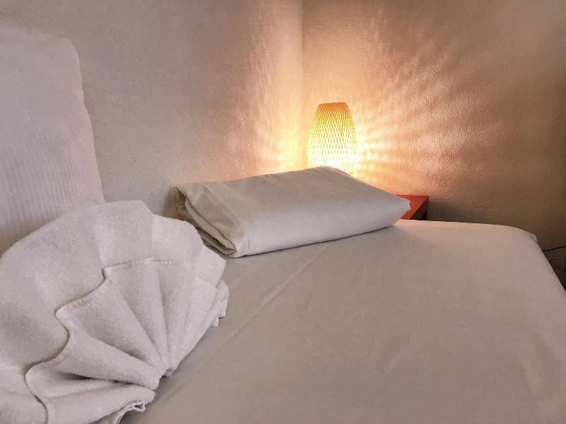 Inside Five City Apartments - Oda