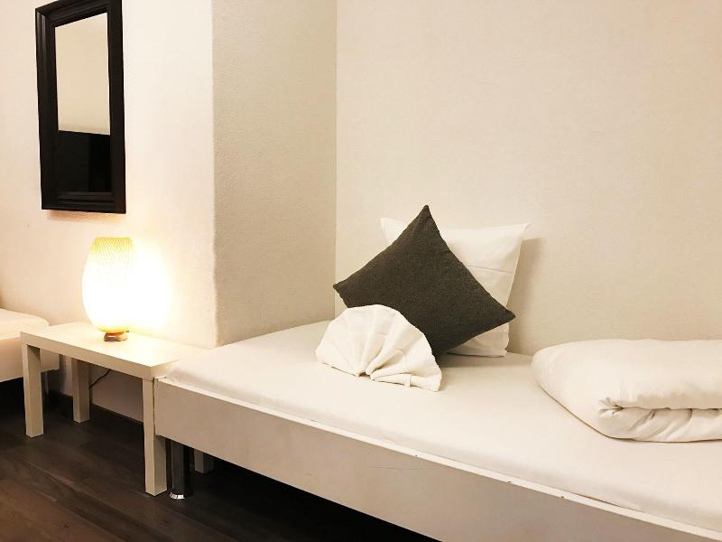 Inside Five City Apartments - Oda