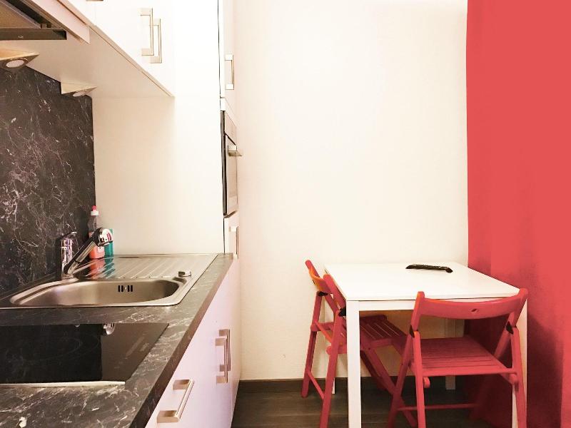 Inside Five City Apartments - Oda
