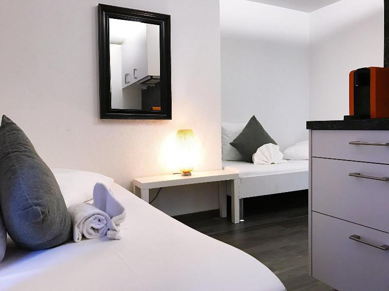 Inside Five City Apartments - Oda