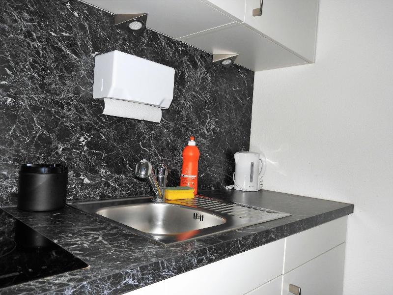 Inside Five City Apartments - Oda