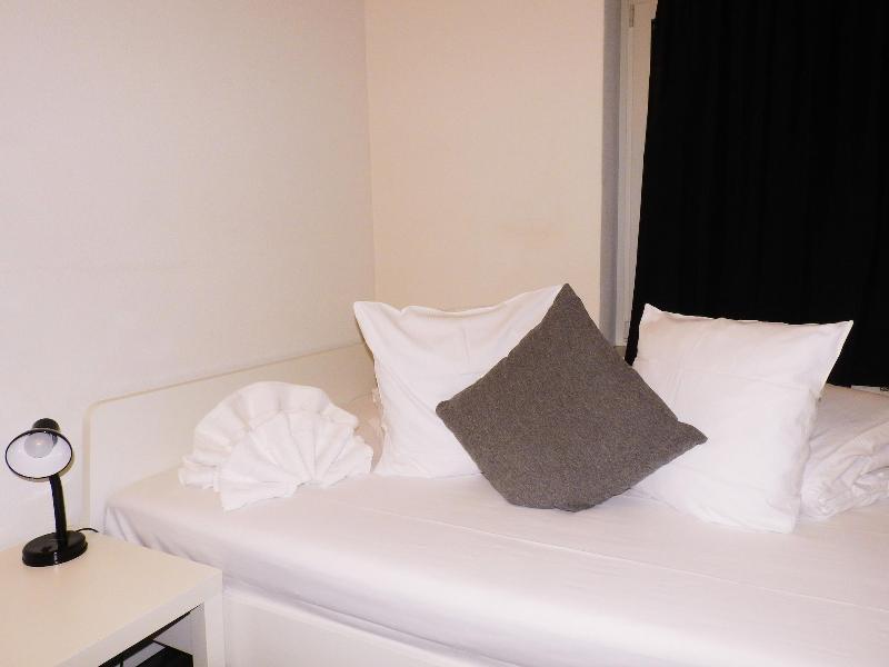 Inside Five City Apartments - Oda
