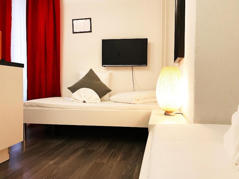 Inside Five City Apartments - Oda