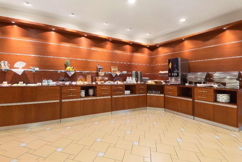 Ramada Airport Prague - Restoran