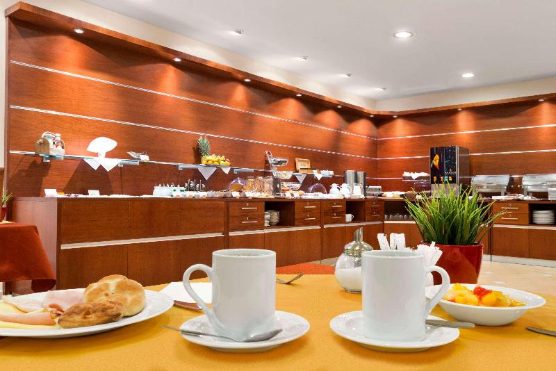 Ramada Airport Prague - Restoran