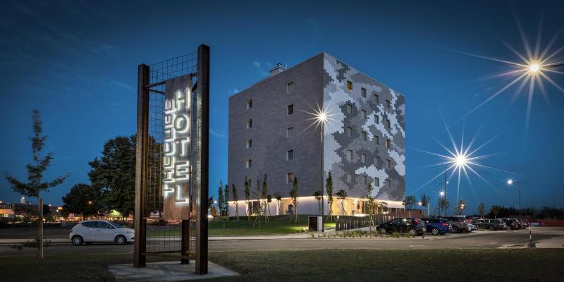 The Cube Hotel - Genel