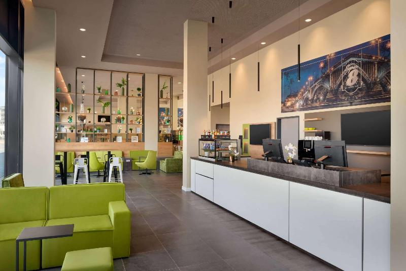 Super 8 by Wyndham Mainz Zollhafen - Lobi