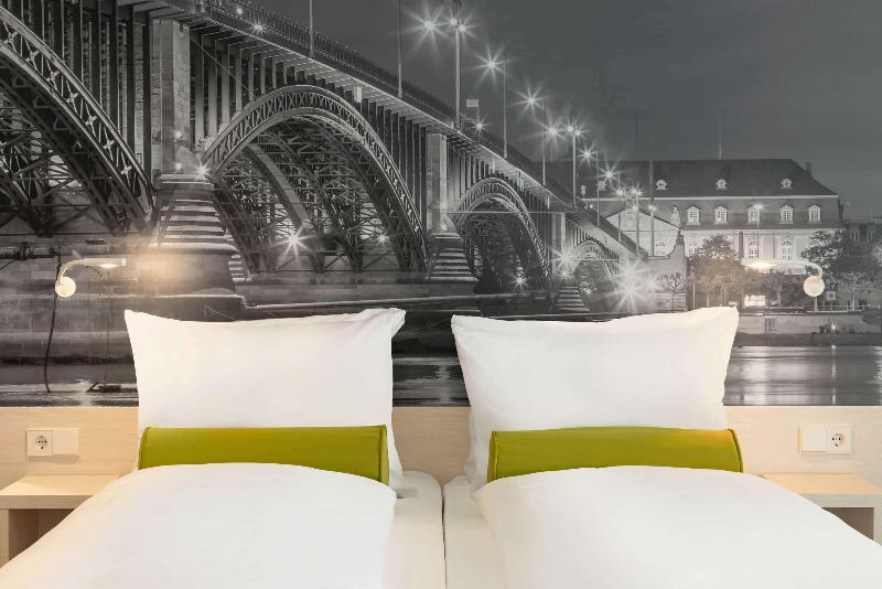 Super 8 by Wyndham Mainz Zollhafen - Oda