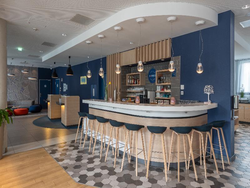Holiday Inn Express Wiesbaden - Bar