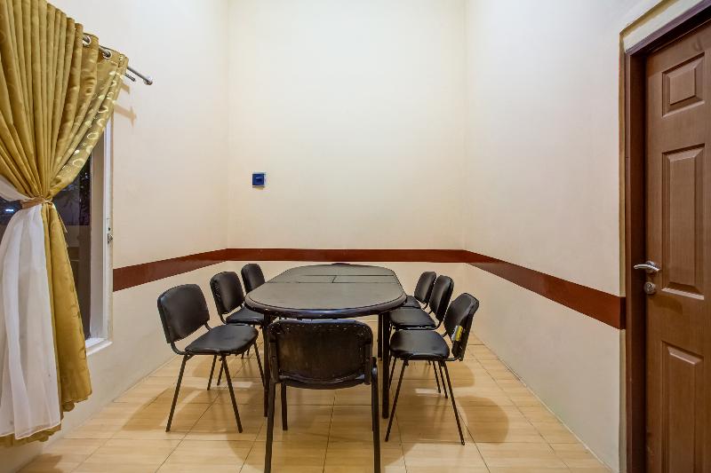 OYO 3148 Sofia Homestay Syariah - Toplantı