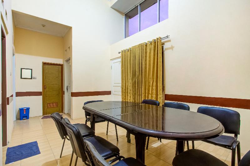 OYO 3148 Sofia Homestay Syariah - Toplantı