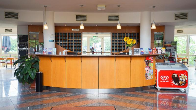 Highway Hotel - Lobi