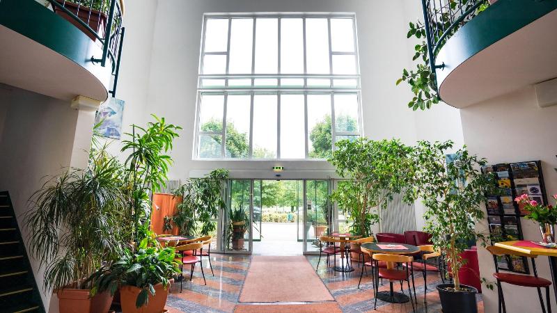 Highway Hotel - Lobi