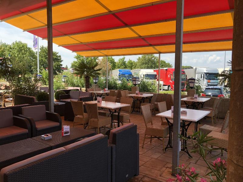 Highway Hotel - Teras