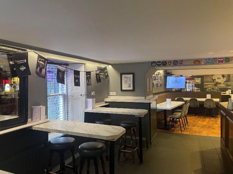 Airlie Arms Hotel - Bar
