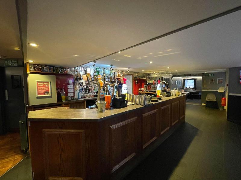Airlie Arms Hotel - Bar