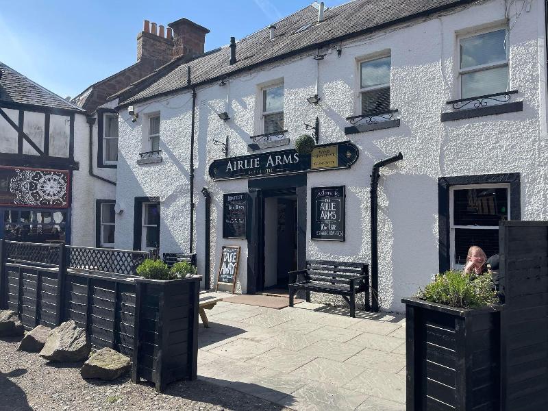 Airlie Arms Hotel - Genel