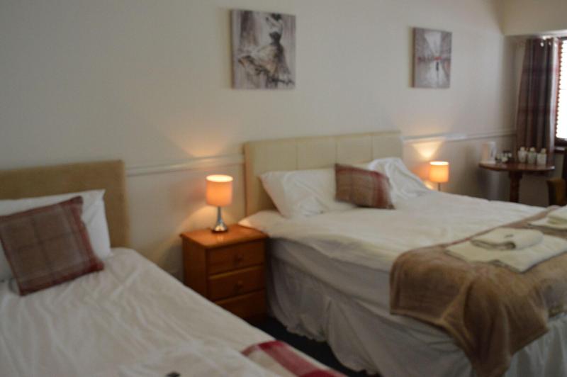 Airlie Arms Hotel - Oda
