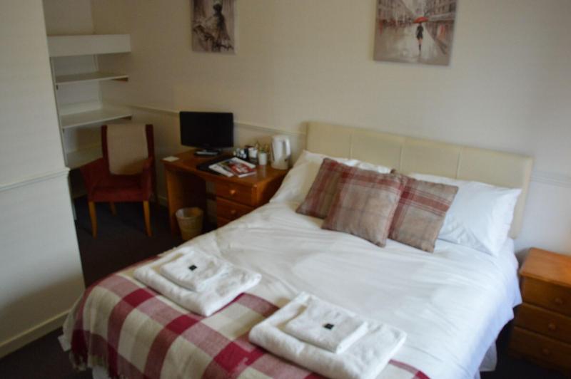 Airlie Arms Hotel - Oda