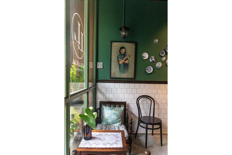 Live Local Cafe and Hotel 420 Cannabis Friendly - Lobi