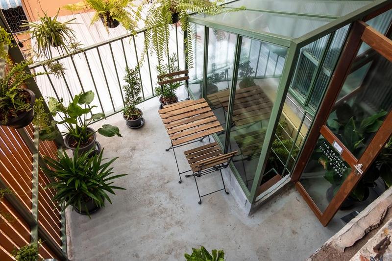 Live Local Cafe and Hotel 420 Cannabis Friendly - Lobi