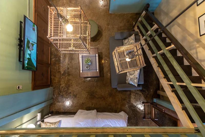 Live Local Cafe and Hotel 420 Cannabis Friendly - Oda
