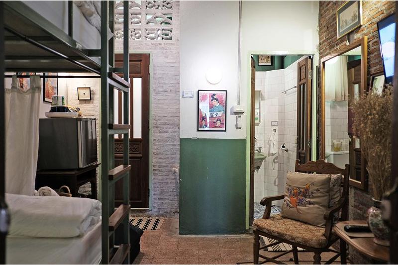 Live Local Cafe and Hotel 420 Cannabis Friendly - Oda