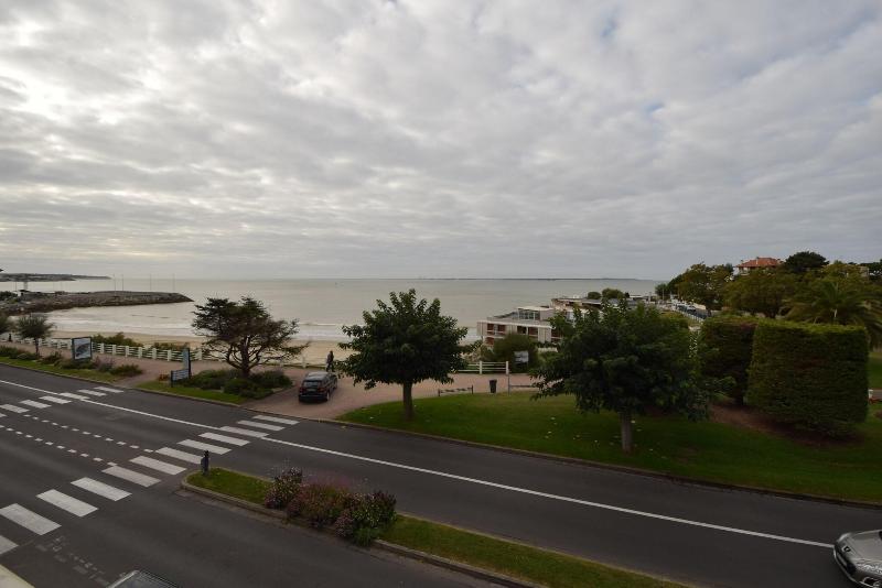 Beau Rivage - Genel