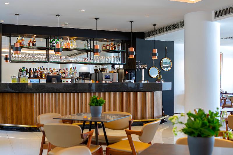 Crystal Springs Beach Hotel - Bar