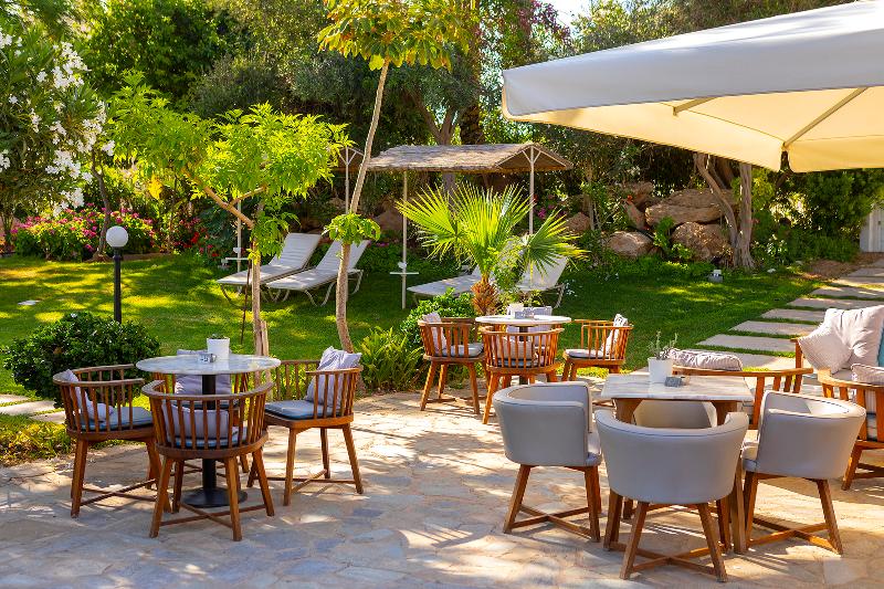Crystal Springs Beach Hotel - Bar