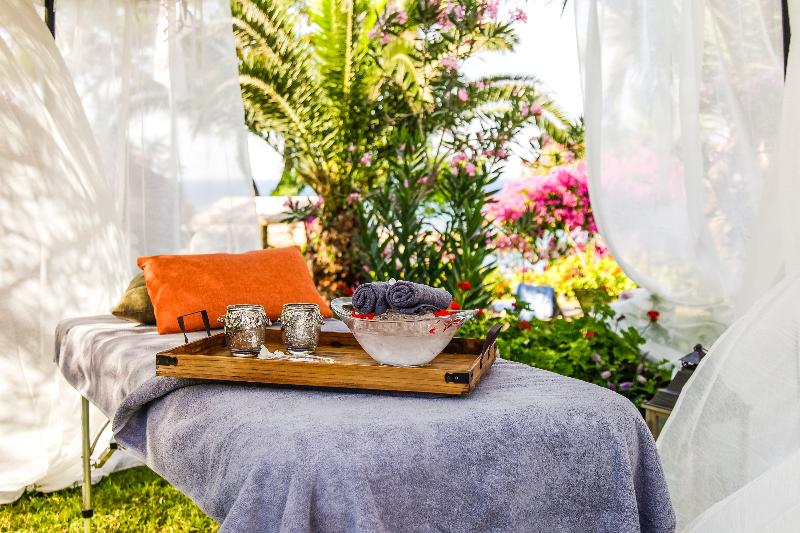 Crystal Springs Beach Hotel - Aktivite