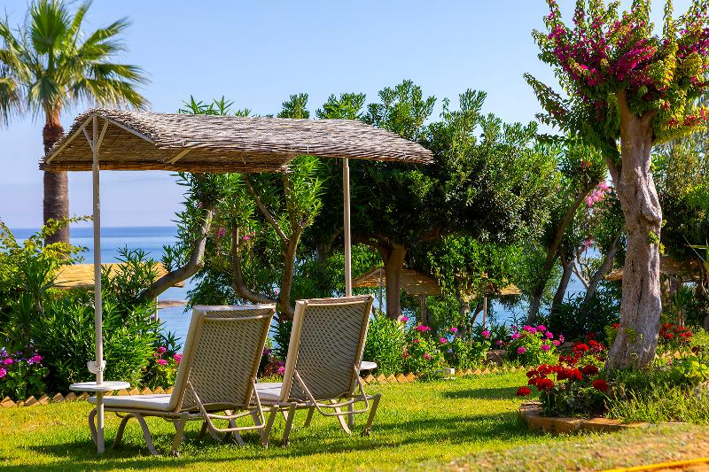 Crystal Springs Beach Hotel - Genel