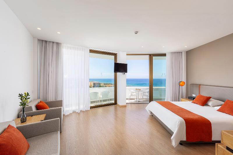 Crystal Springs Beach Hotel - Oda