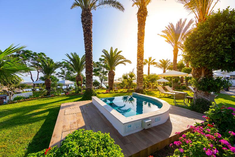 Crystal Springs Beach Hotel - Havuz