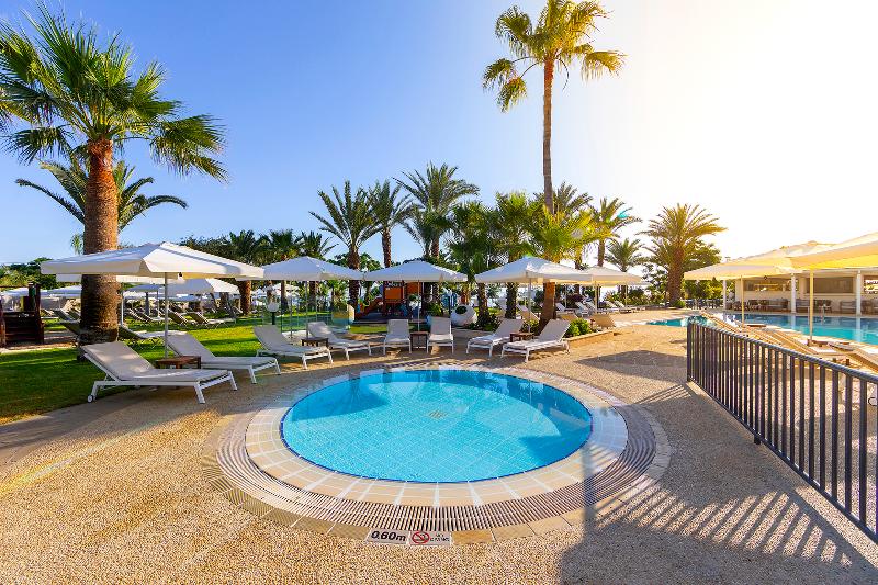 Crystal Springs Beach Hotel - Havuz