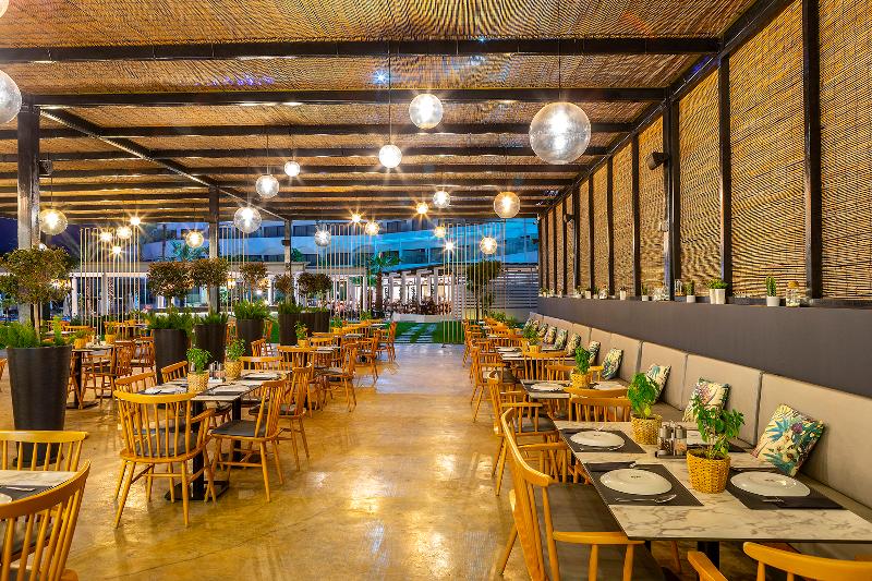 Crystal Springs Beach Hotel - Restoran
