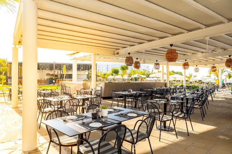 Crystal Springs Beach Hotel - Restoran