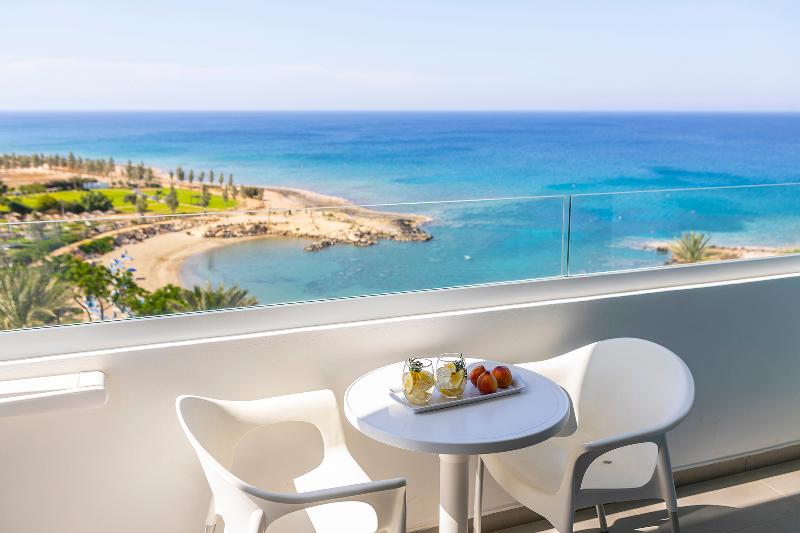 Crystal Springs Beach Hotel - Teras