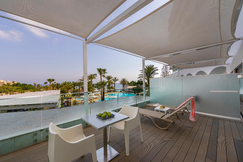 Crystal Springs Beach Hotel - Teras