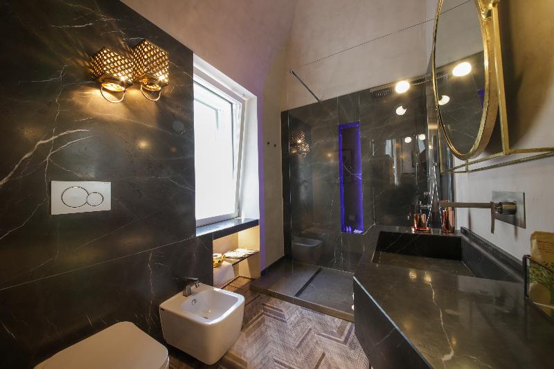 Al Console Luxury Suite - Oda