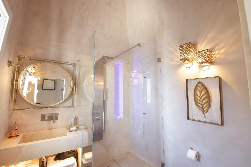 Al Console Luxury Suite - Oda