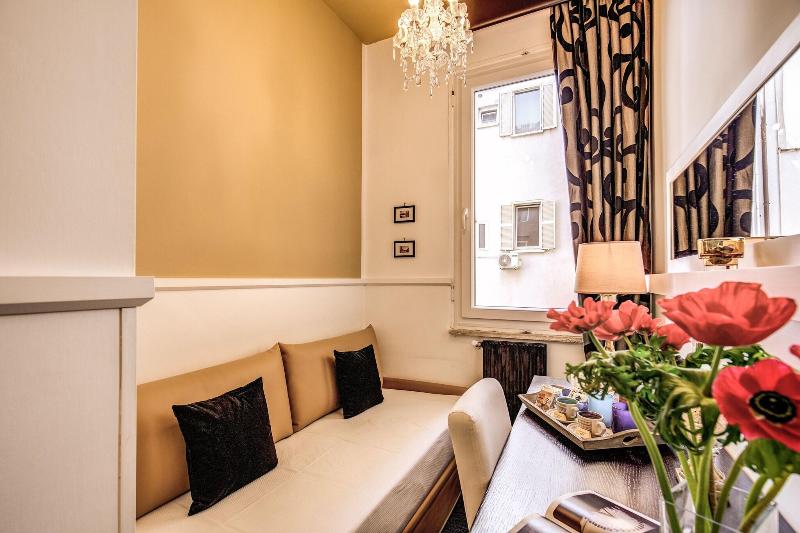 Piazza Di Spagna Comfort Rooms - Oda