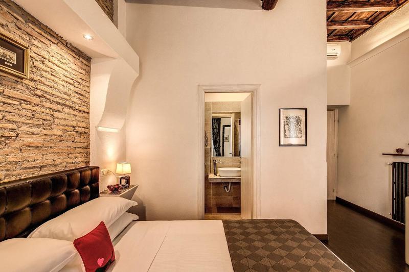 Piazza Di Spagna Comfort Rooms - Oda